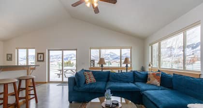 Montana Mountain Oasis -Enjoy HUGE Mountain Views! | 2 Bed, 1 Bath