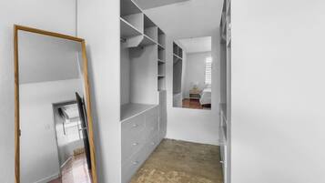 2 bedrooms, desk, free WiFi, bed sheets