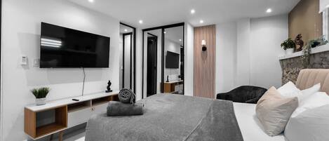 1 bedroom, desk, travel crib, free WiFi