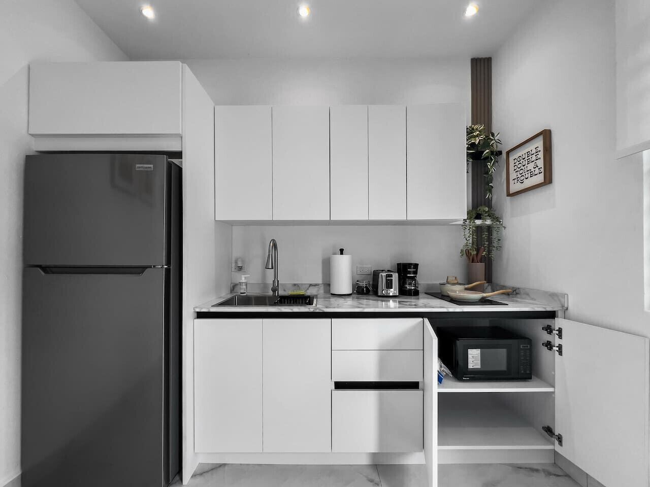 Fridge, microwave, stovetop, coffee/tea maker