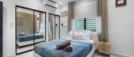 1 bedroom, desk, travel crib, free WiFi