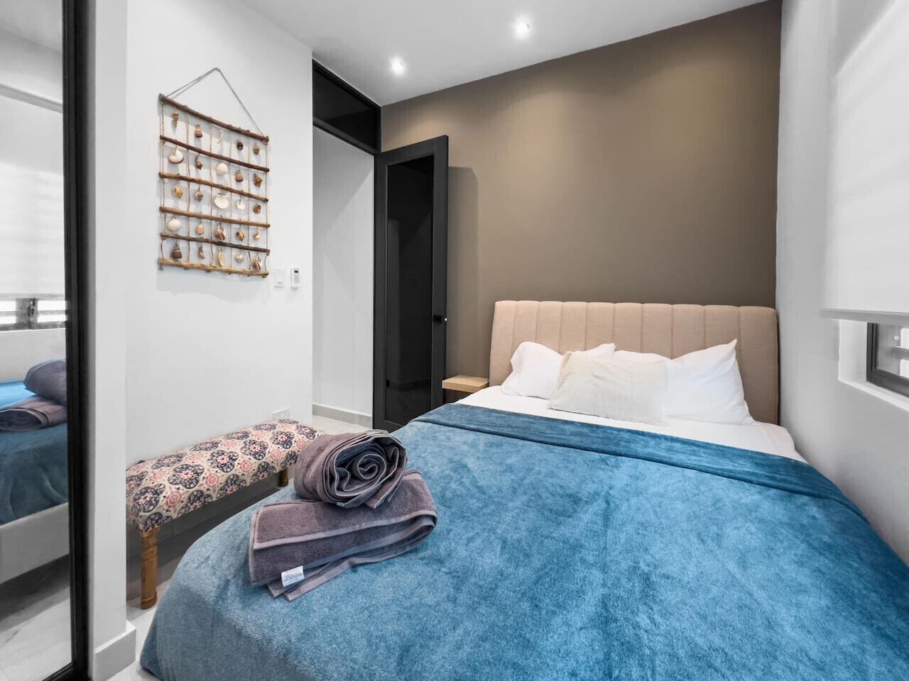 2 bedrooms, desk, travel crib, free WiFi