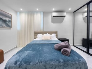 1 室のベッドルーム、デスク、旅行用ベビーベッド、WiFi (無料)