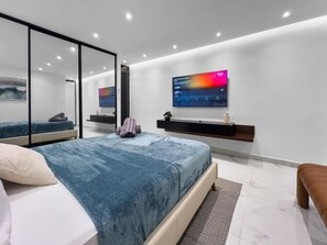 1 bedroom, desk, travel crib, free WiFi