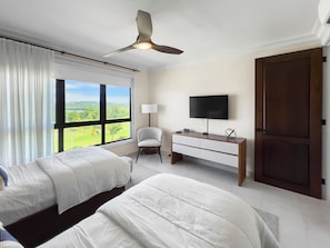 3 多间卧室、办公桌、免费 WiFi、床单