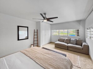 6 bedrooms, desk, travel cot, free WiFi