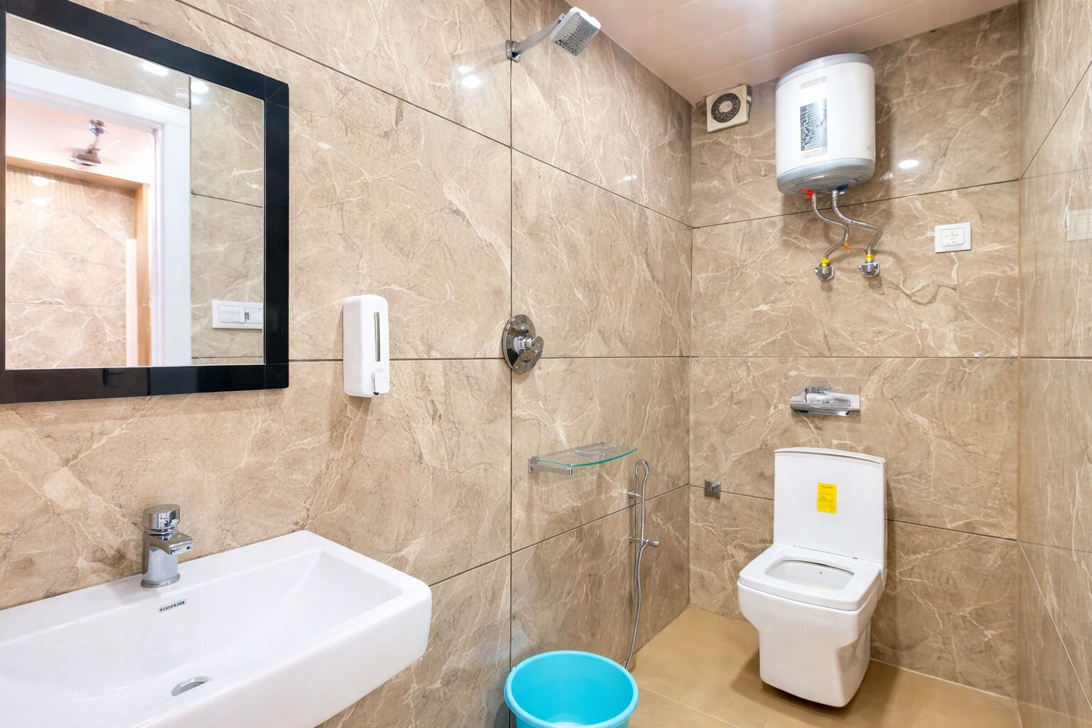 Premium Double Room | Bathroom | Shower, free toiletries, slippers, towels