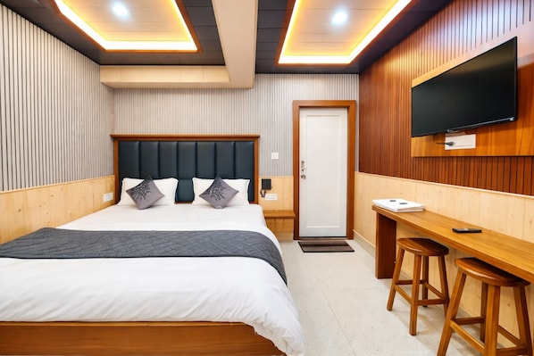 Deluxe Double Room | Desk, soundproofing, free WiFi, bed sheets