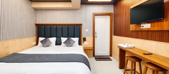 Hotel GP Lake View Near Mall Road