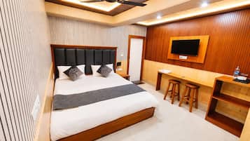 Habitación Deluxe doble | Escritorio, sistema de insonorización, wifi gratis y ropa de cama