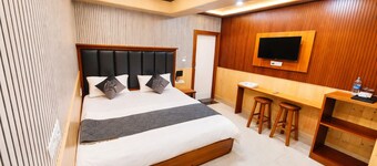 Hotel GP Lake View Near Mall Road