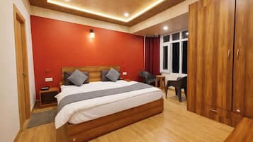 Premium Double Room | Desk, soundproofing, free WiFi, bed sheets