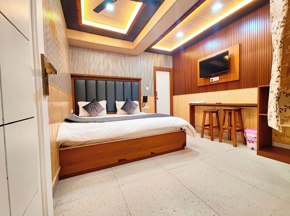 Habitación cuádruple Deluxe | Escritorio, sistema de insonorización, wifi gratis y ropa de cama