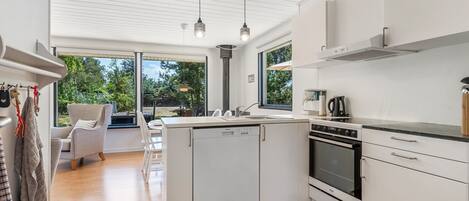 Fridge, microwave, dishwasher, cookware/dishes/utensils