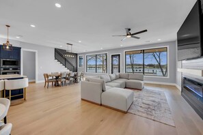 TV, peis, fotballspill og bordtennis