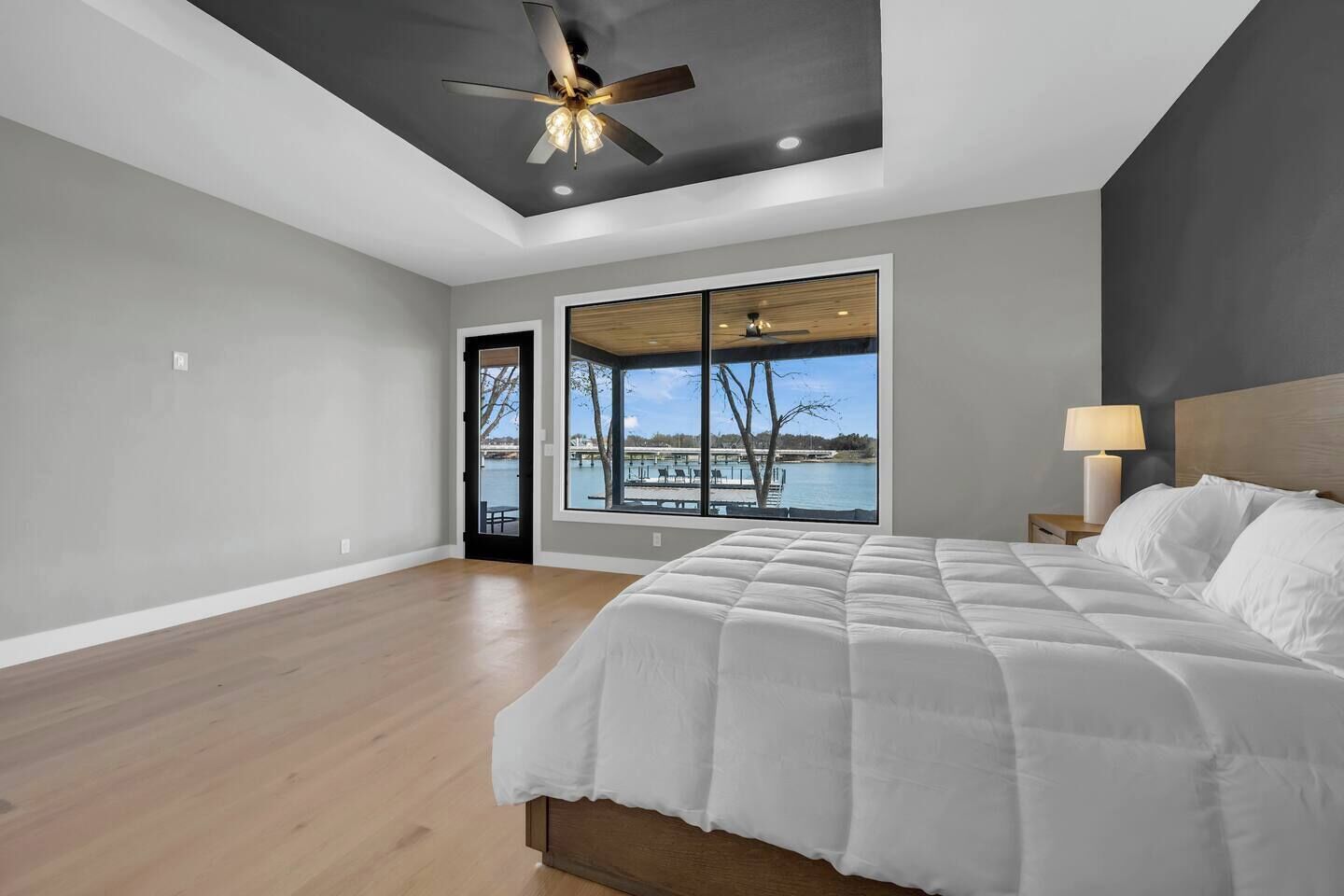 6 quartos, ferros/tábuas de passar roupa, Wi-Fi, roupa de cama