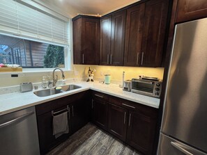 Refrigerador, microondas, horno y parrilla de estufa 