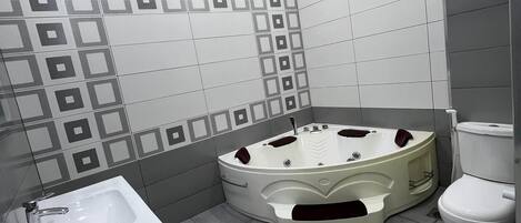 Dusj, boblebad, hårføner og håndklær