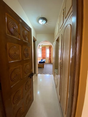 Kamar Double Deluks, balkon, pemandangan kebun | Meja kerja, ruang kerja ramah laptop, dan Wi-Fi gratis