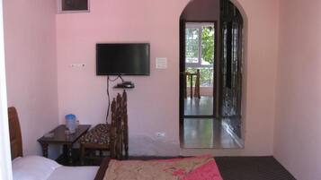 Desk, laptop workspace, free WiFi