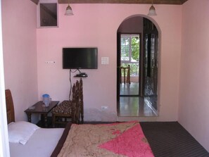 Desk, laptop workspace, free WiFi - Hotel Gulistan (Srinagar)