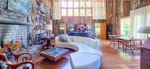 Interior - Cozy 2-Bedroom Montgomery Studio in Georgetown with waterfront views. (Georgetown)