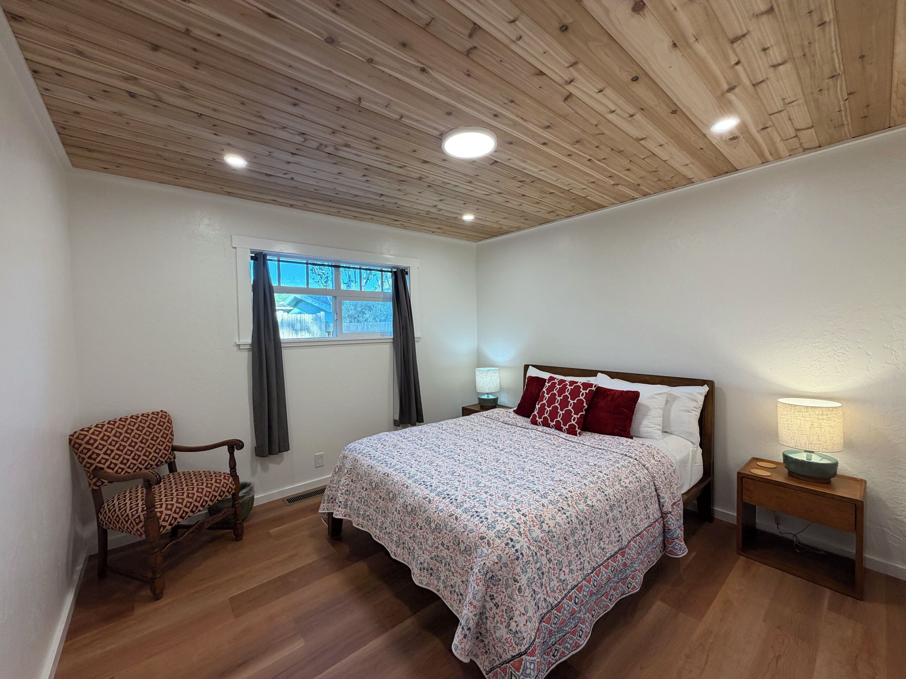 2 chambres, fer et planche à repasser, Wi-Fi gratuit, draps fournis