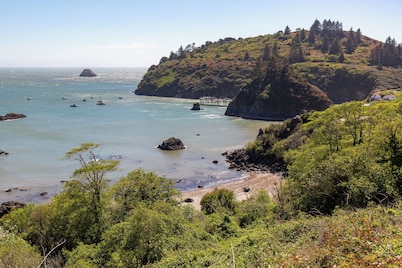 Coastal home in the heart of Trinidad—walk to the harbor, relax in the garden, explore redwoods.