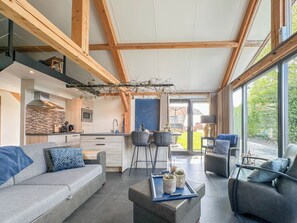 TV - Beautiful and quietly located villa (Alphen)