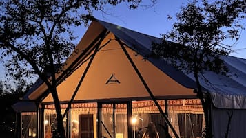 Tempat makan outdoor