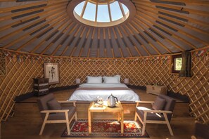 Basic-Doppelzimmer zur Einzelnutzung, Terrasse, Hügelblick