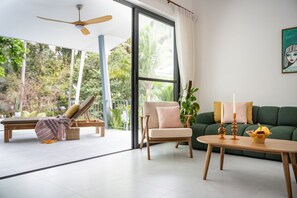 Villa, bassengutsikt | Innvendig
