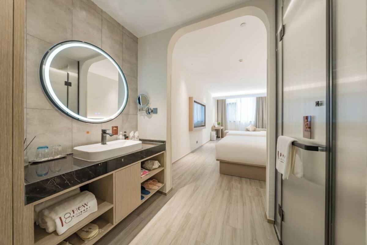 2 camere, una cassaforte in camera, tende oscuranti, insonorizzazione