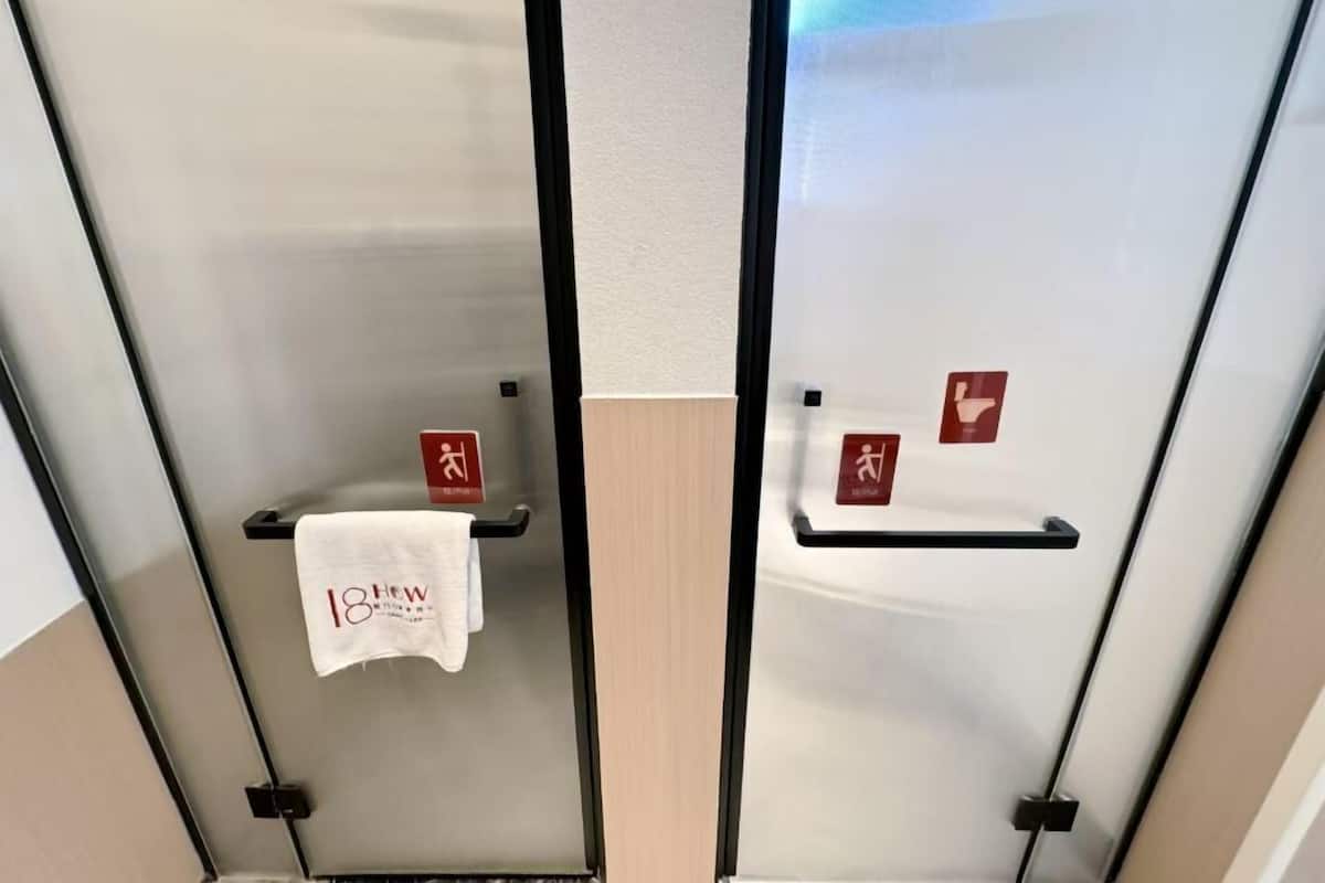 2 camere, una cassaforte in camera, tende oscuranti, insonorizzazione