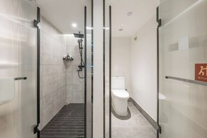 A modern bathroom with a glass partition, a shower area, and a toilet. - 18HOW Qianmen Grape Courtyard Hotel (Beijing)