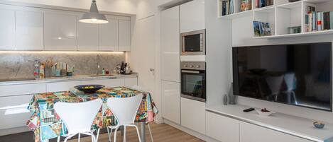 Frigorífic, microones, forn i placa de cuina