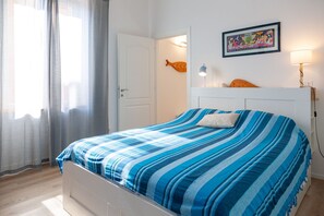 2 bedrooms, iron/ironing board, travel cot, free WiFi