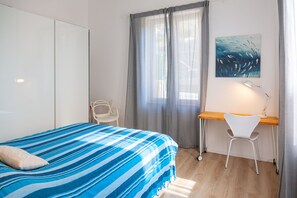 2 bedrooms, iron/ironing board, travel cot, free WiFi