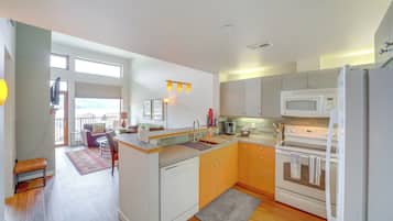 Fridge, microwave, dishwasher, coffee/tea maker