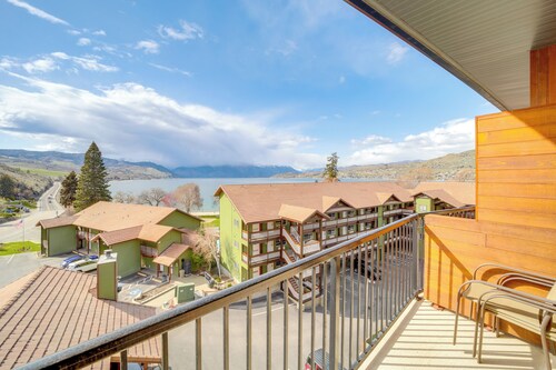Walk to Lake Chelan: Top-Level Waterfront Condo