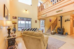 TV, books, stereo - 5 Mi to Kasilof River: Forest-View Retreat w/ Deck (Kasilof)