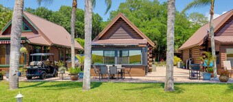 Boat, Fish & Swim: Lakefront Cabin in Okeechobee!