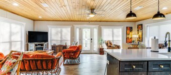 8 Mi to Ozark Folk Center: Home w/ Hot Tub & Deck