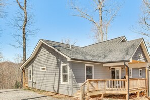 Exterior - Modern Retreat w/ Mtn Views in Maggie Valley! (Maggie Valley)