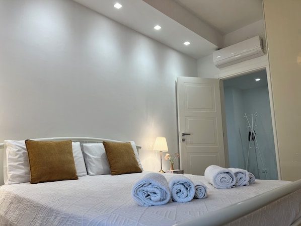 1 bedroom, desk, free WiFi, bed sheets