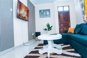Living area - Delightful apartment with AC in sunny Mombasa (Mombasa)