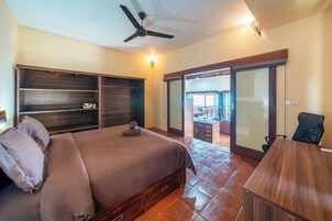 2 habitaciones, cortinas blackout y tabla de planchar con plancha 