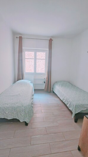2 chambres, bureau, lit parapluie, Wi-Fi