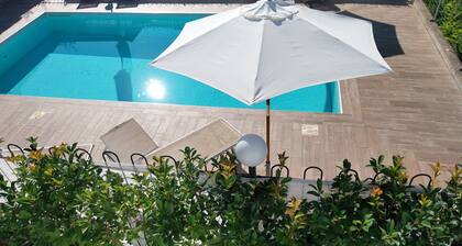 Villa with swimming pool a stone's throw from the sea