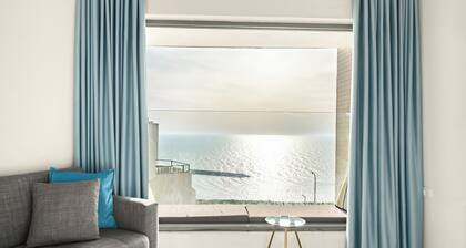 Netanya Beach Pool Studio by Sea N' Rent